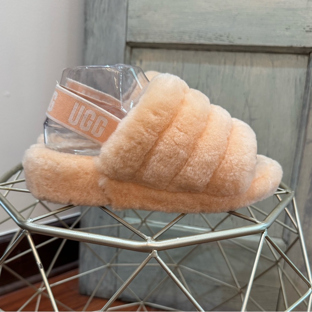 UGG Women’s Fluff Yeah Slides sandals Scallop size 7